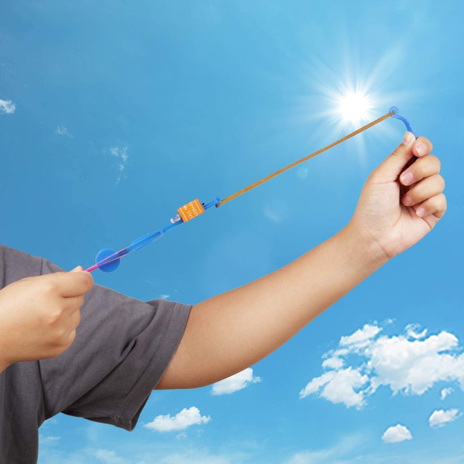 led-svieciantis-skraidantis-sraigtasparnis-su-laidyne