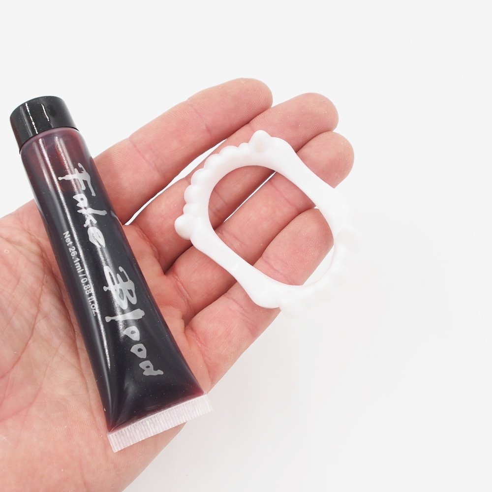 dirbtinis-kraujas-dantys