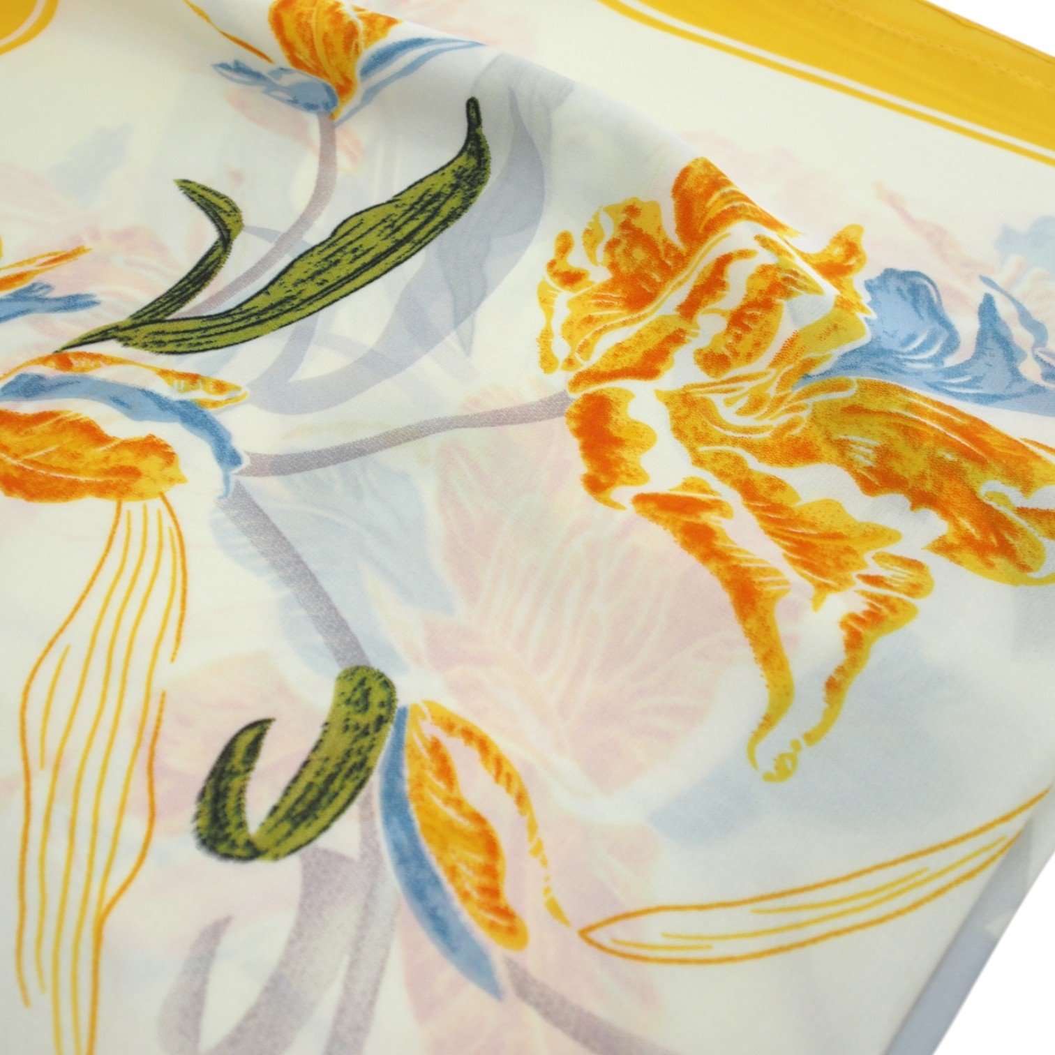 skarele-su-geltonu-krastu-ir-gelemis