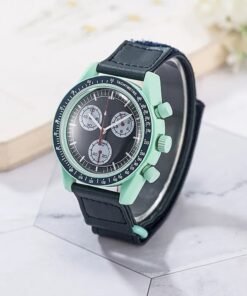 Vyriškas laikrodis su juodu dirželiu ir mėtų spalvos korpusu