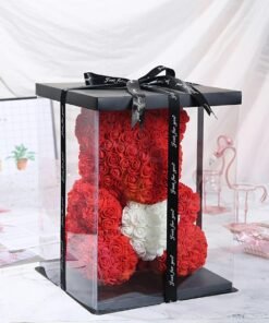 Meškiukas iš rožių