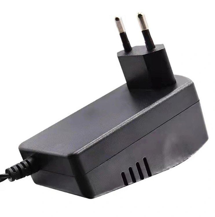 universalus-reguliuojamas-maitinimo-adapteris-su-6-antgaliais-312-v-24-w