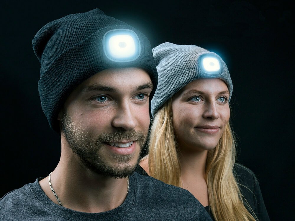 kepure-su-led-sviesa