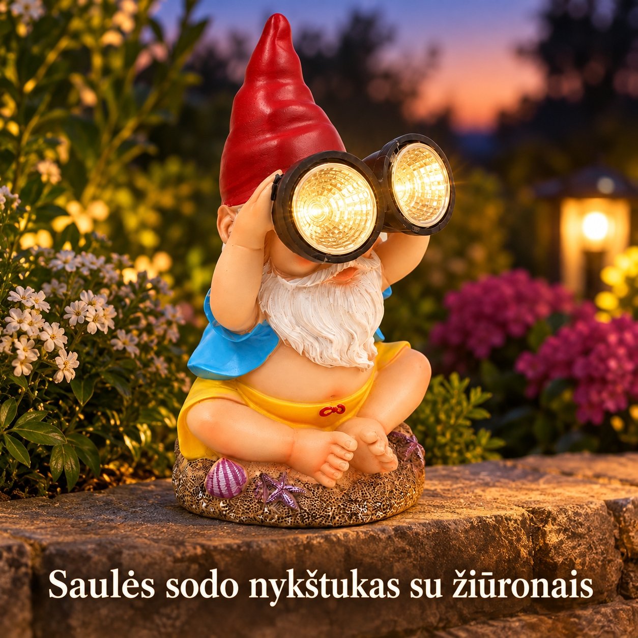 sodo-nykstukas-su-sviecianciais-ziuronais-ir-saules-panele